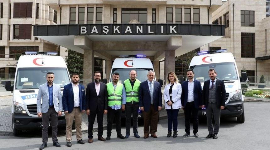 Ey&uuml;psultan Belediyesi 3 Yeni Hasta Nakil Aracını Hizmete Aldı
