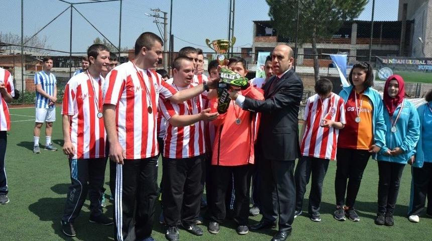 Biga&rsquo;da Minikler Futbol Turnuvası