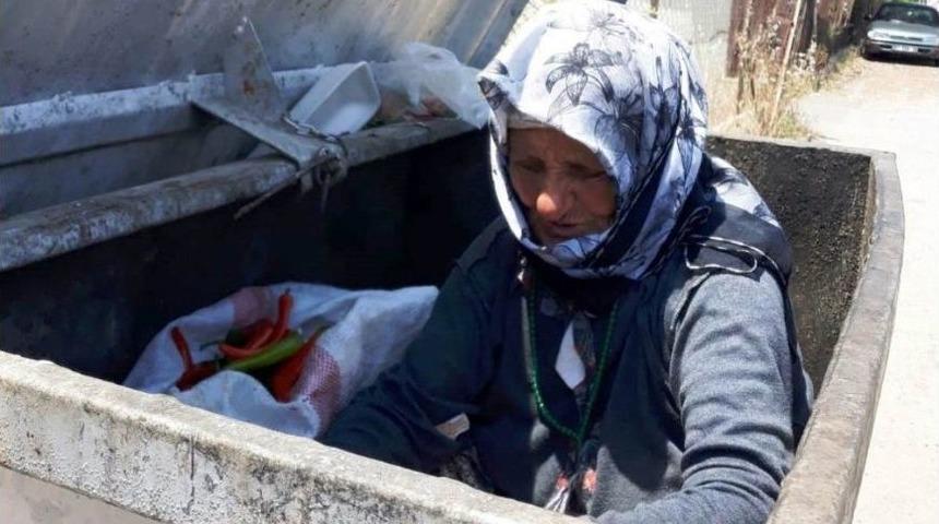 70&rsquo;lik Nine, Ekmeğini &Ccedil;&ouml;pten &Ccedil;ıkarıp Yardımı Reddetti