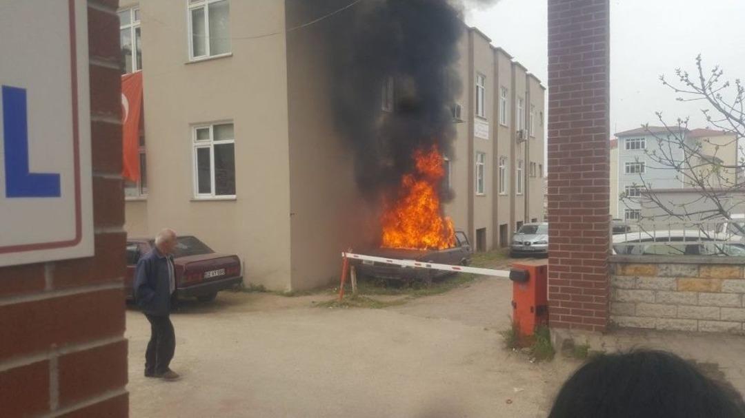 Hurdaya Ayrılan Resmi Ara&ccedil; Alevlere Teslim Oldu