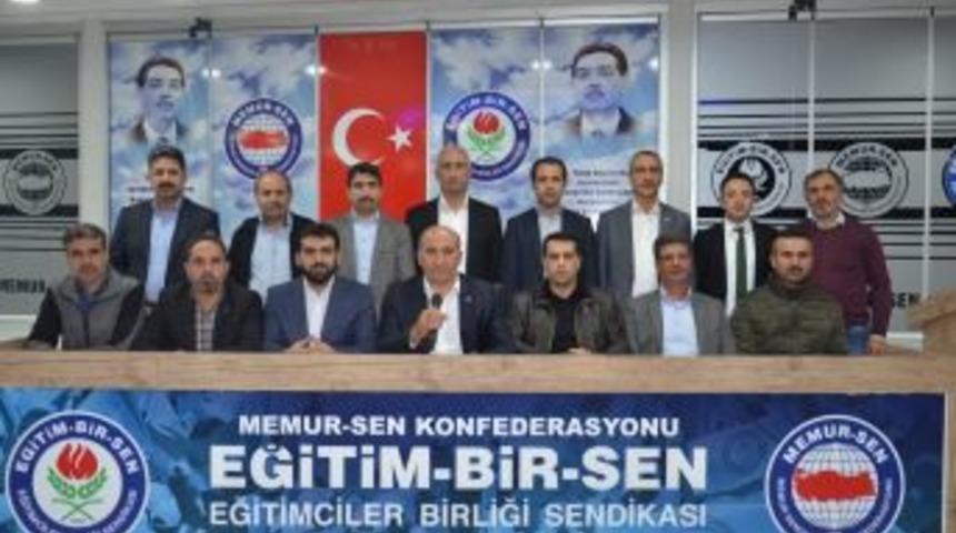 Lise Müdürünün Öldürülmesine Tepki Gösterdi