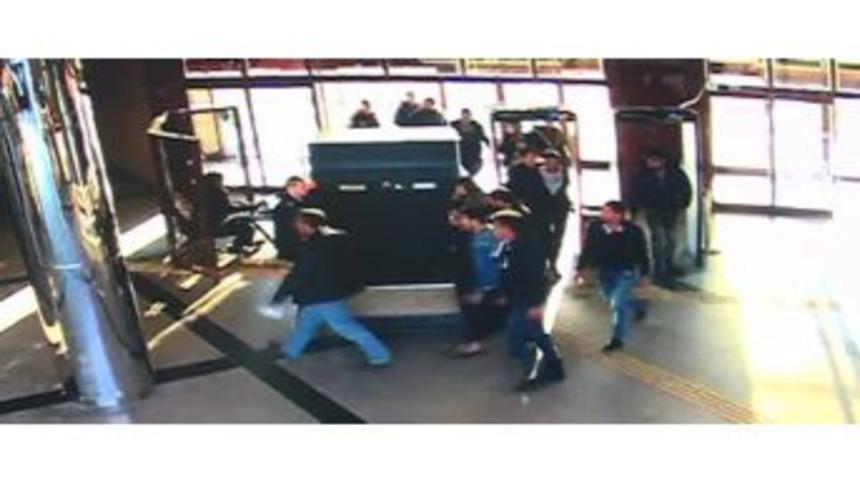 13 Kişi Zabıta Karakolunu Bastı