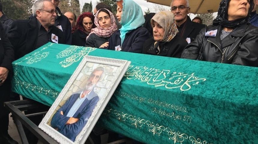 &Uuml;nl&uuml; S&ouml;z Yazarı G&ouml;zyaşlarıyla Son Yolculuğuna Uğurlandı