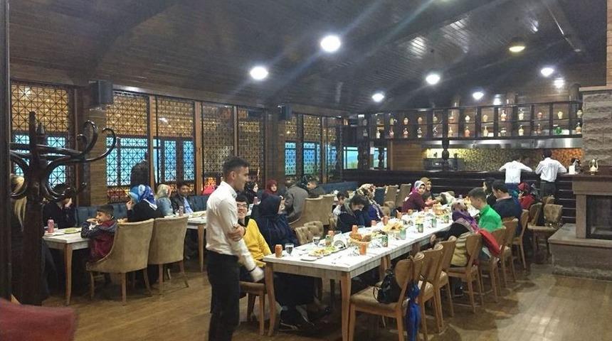 Otizmli &Ccedil;ocuklara İftar Yemeği