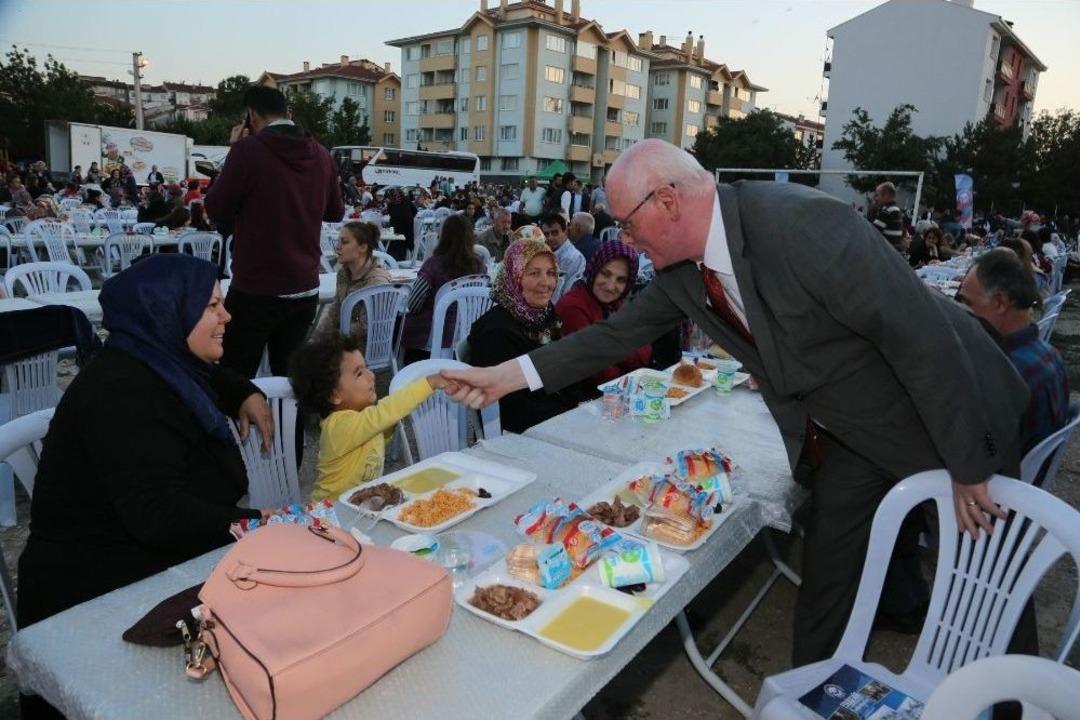 Odunpazarı G&ouml;kmeydan&rsquo;da 6 Bin Kişilik İftar