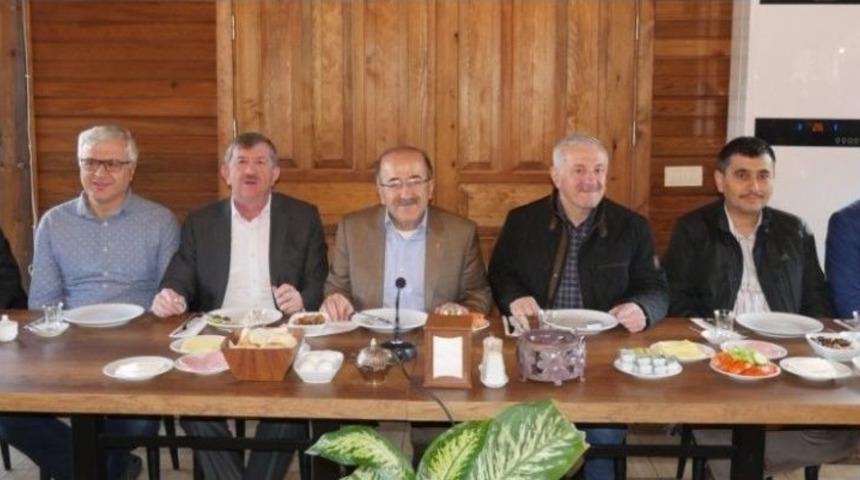 Başkan G&uuml;mr&uuml;k&ccedil;&uuml;oğlu, Belediye &Ccedil;alışanları İle Bir Araya Geldi