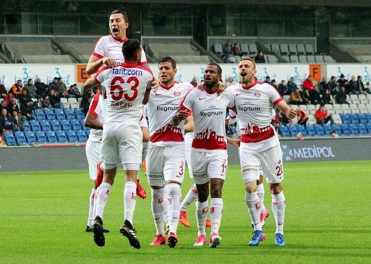 Süper Lig: Medipol Başakşehir: - Antalyaspor: 1 (ilk Yarı) G2