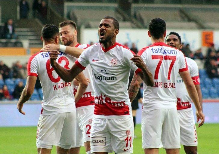 Süper Lig: Medipol Başakşehir: - Antalyaspor: 1 (ilk Yarı) G3