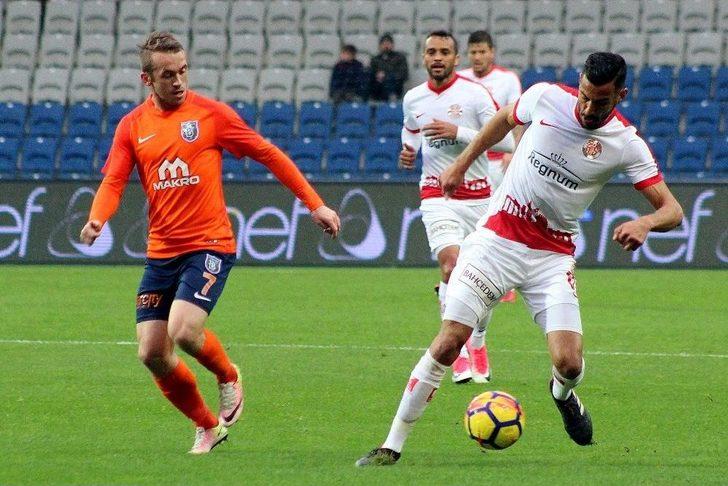 Süper Lig: Medipol Başakşehir: - Antalyaspor: 1 (ilk Yarı) G4