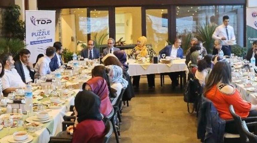 Ga&uuml;n&rsquo;den &Ouml;ğrencilere İftar Yemeği