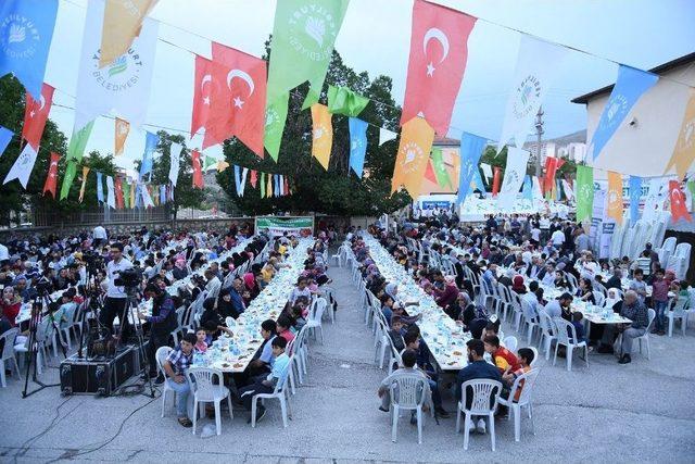 Yeşilyurt Belediyesi İftarda Suriyeli Aileleri Ağırladı