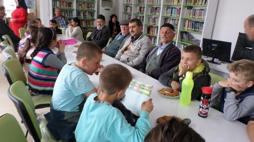 Umurbeyli &Ccedil;ocuklar Dede Ve Nineleriyle Kitap Okudu