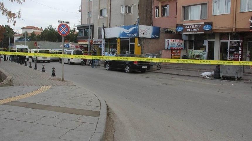 &Ccedil;&ouml;pe Atılan Elbise Dolu Valiz Paniğe Neden Oldu