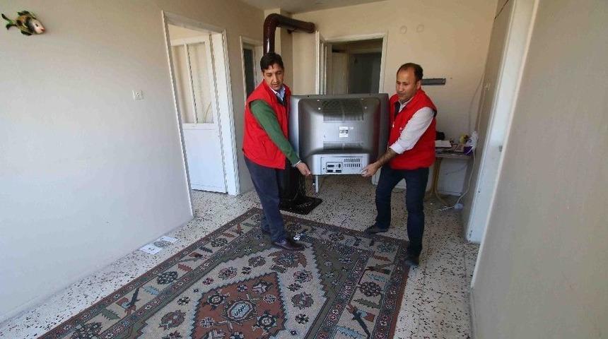 Bayraklı&rsquo;da Binlerce Aileye Destek