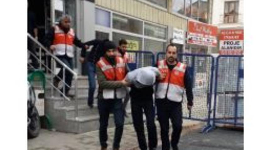 &Ccedil;elik Kasayı S&uuml;r&uuml;yerek &Ccedil;alan Hırsızlar Adliyeye Sevk Edildi