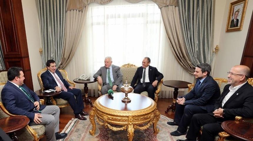 Bursa Valisi K&uuml;&ccedil;&uuml;k, Bursaspor Y&ouml;netimini Ağırladı