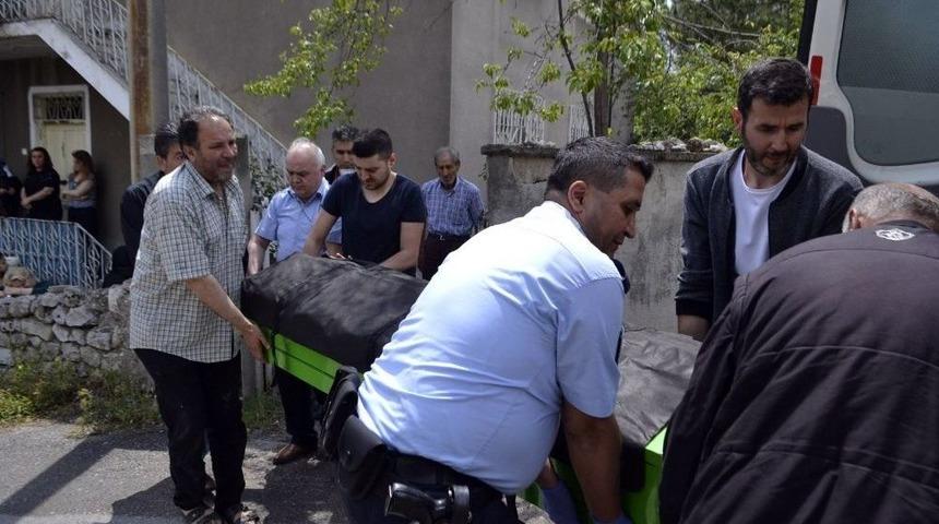 Yaşlı Kadın Bah&ccedil;ede &Ouml;l&uuml; Bulundu