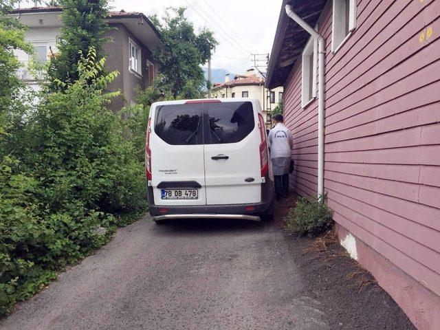 Yaşlı Kadın Bahçede Ölü Bulundu