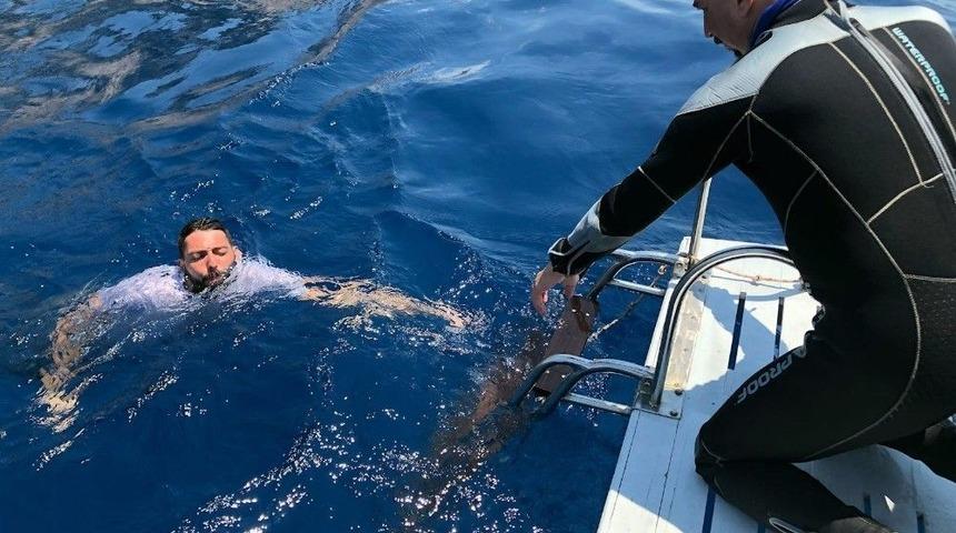 Suriyeli M&uuml;lteci, Denizden 13 Saat Sonra Kurtarıldı