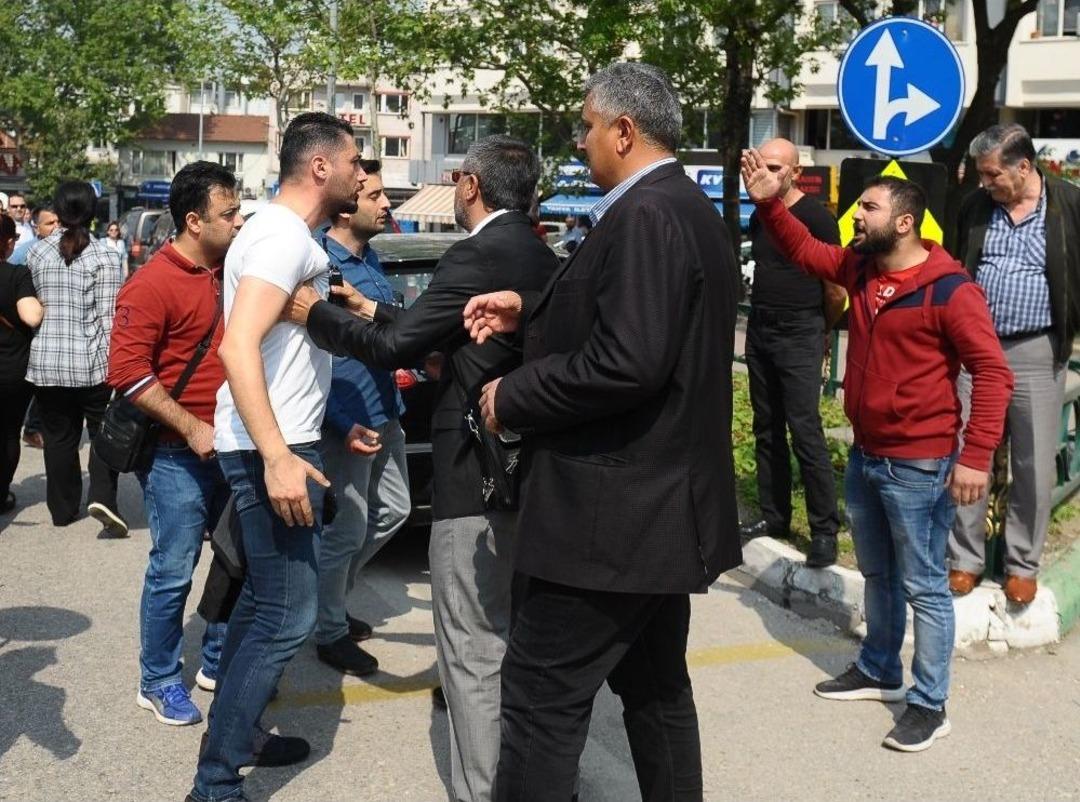 &Ouml;ğretmenler Silahla Yaralanan Meslektaşları İ&ccedil;in Y&uuml;r&uuml;d&uuml;