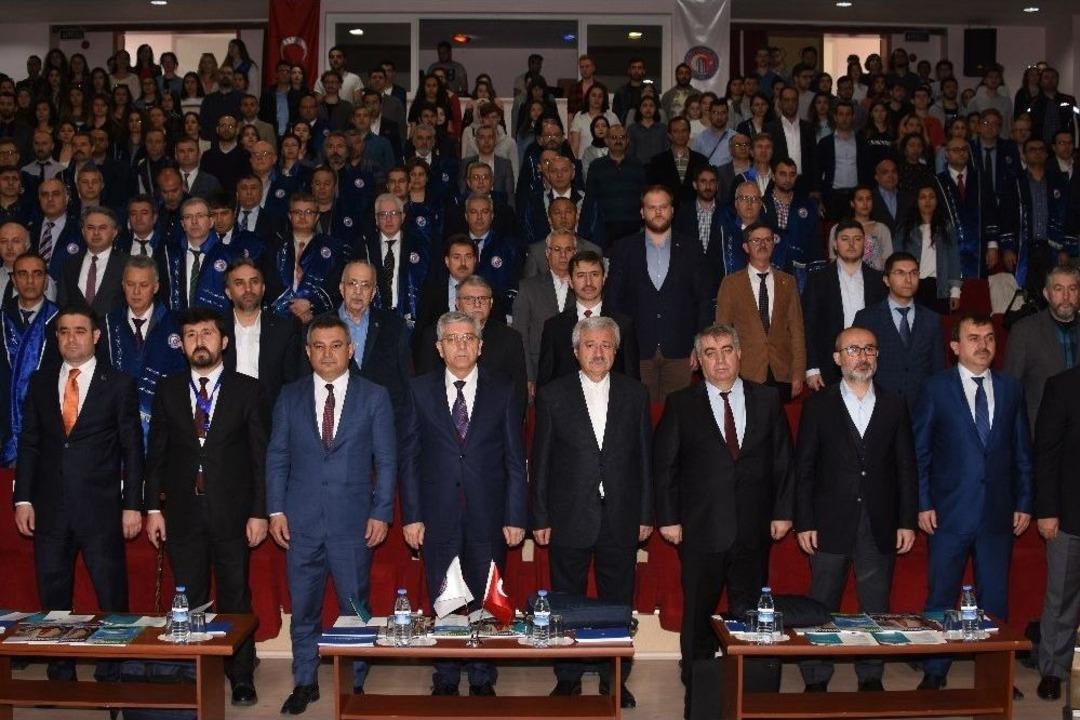 &Ccedil;om&uuml;&rsquo;de &rsquo;t&uuml;rk D&uuml;ş&uuml;ncesinde Yerlilik Ve Mill&icirc;lik Sempozyumu&rsquo;