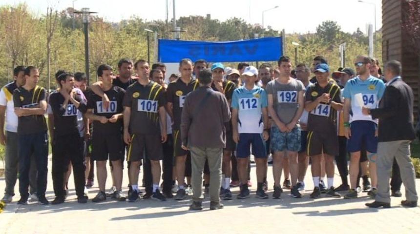 Elazığ&rsquo;da Postacılar Yarıştı