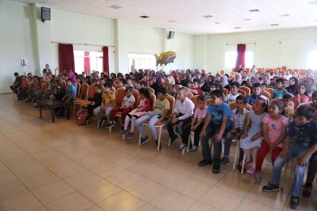 Çat Belediye Başkanı Duru’dan Öğrencilere Karne Hediyesi