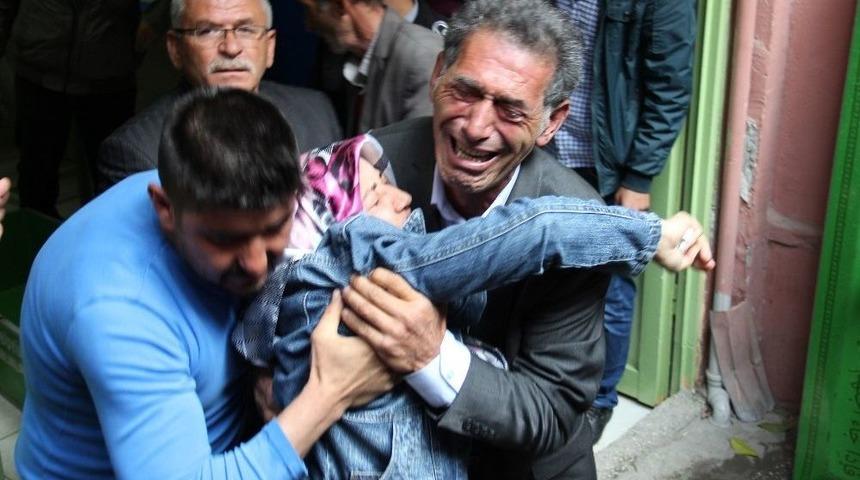 Gölete Düşen Otomobildeki Baba Ve Çocukların Cenazeleri Gözyaşlarıyla Alındı