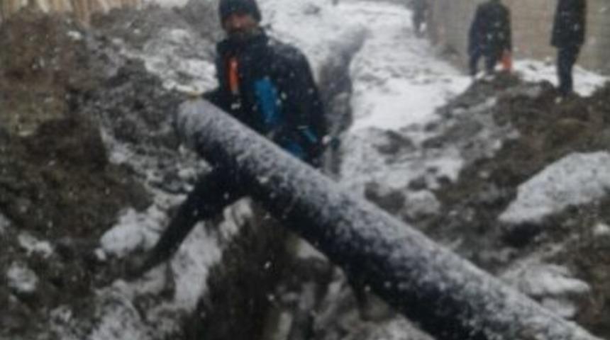 Dondurucu Soğukta Kanalizasyon &Ccedil;alışması