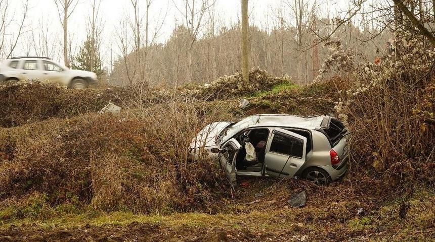 Hastaneye Giderken Tarlaya Yuvarlandılar: 4 Yaralı