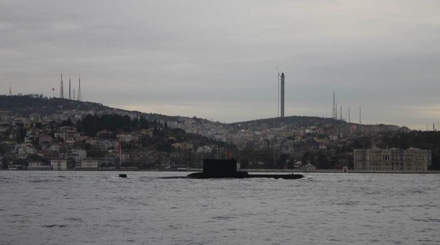 T&uuml;rk Denizaltısı İstanbul Boğazı&rsquo;ndan Ge&ccedil;ti
