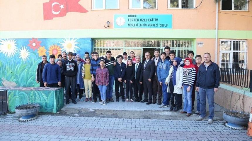 Niğde Belediye Başkanı &Ouml;zkan&rsquo;dan Engellilerin Okullarına Ziyaret