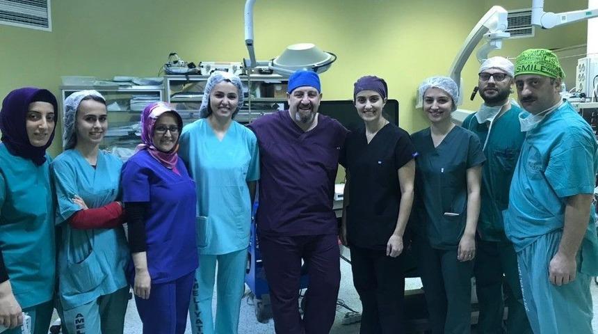 Douştan İşitme Engelli 5 Yaşındaki Çocuğa Biyonik Kulak