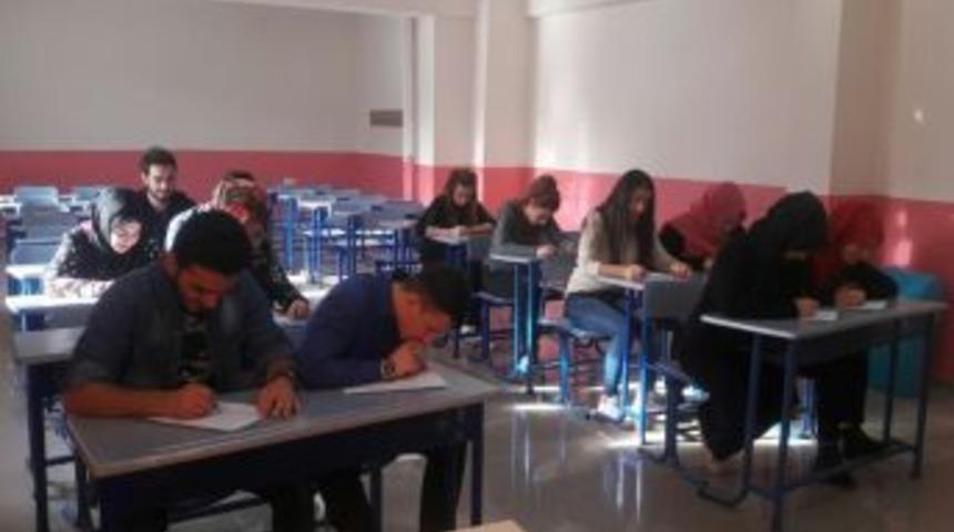 &Uuml;niversiteli Gen&ccedil;ler Umreye Gidiyor