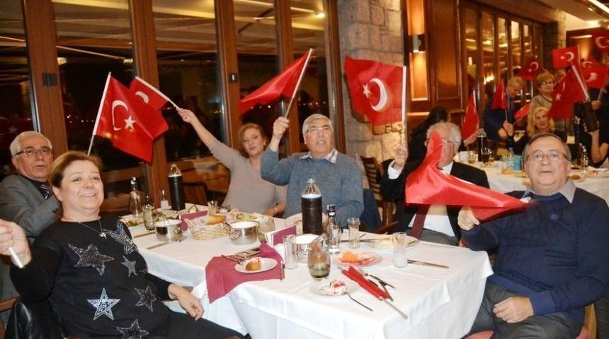 Mesut Duran Korosu&rsquo;ndan 2017&rsquo;ye Konserli Yemekle Veda