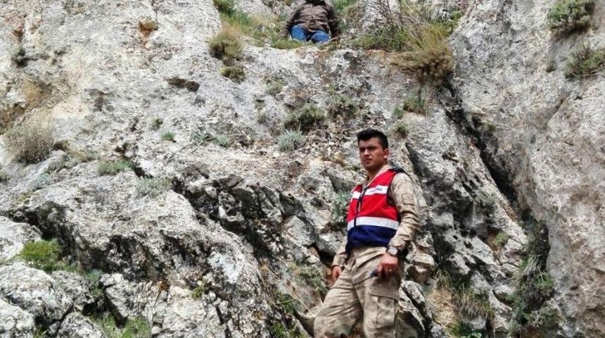 Kayalıktan D&uuml;şen Vatandaş İ&ccedil;in Seferber Oldular