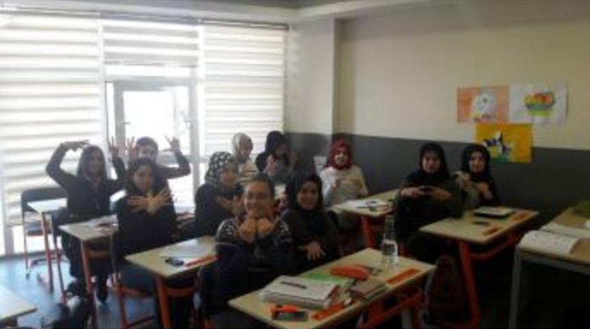 İşaret Diliyle İstiklal Marşı&rsquo;nı Okudular