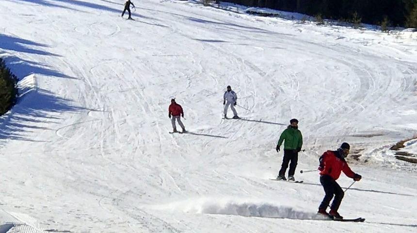Sarıkamış Kayak Merkezinde Hafta Sonu Yoğunluğu