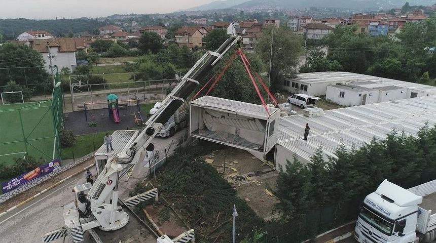 Başiskele Belediyesi Ve İhh&rsquo;dan Eğitime Sınır &Ouml;tesi Destek