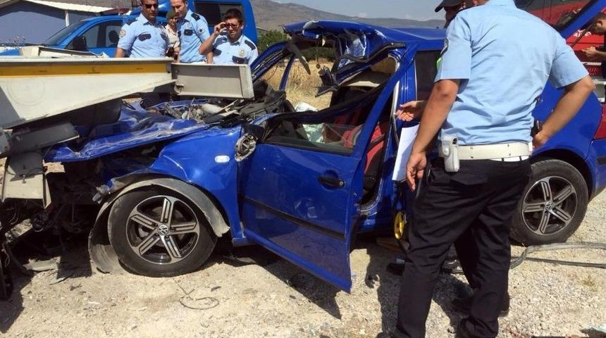 İzmir&rsquo;de Feci Kaza: 1 &Ouml;l&uuml;