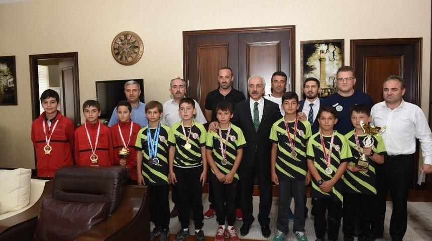 Şampiyon Sporcular Başkan Gül’ü Ziyaret Etti