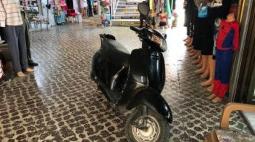 Kuşadası&rsquo;nda &Ccedil;eşitli Su&ccedil;lardan Aranan 4 Kişi Yakalandı