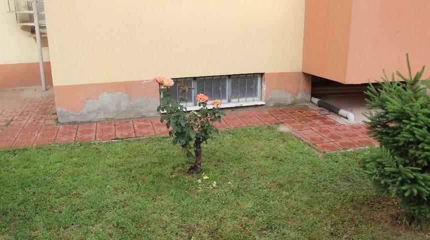 15 Yaşındaki Gen&ccedil; Kız 8&rsquo;inci Kattan D&uuml;şerek Hayatını Kaybetti