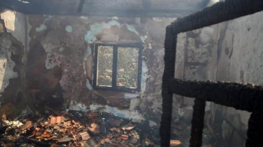 Yangın Bir Evi K&uuml;l Etti