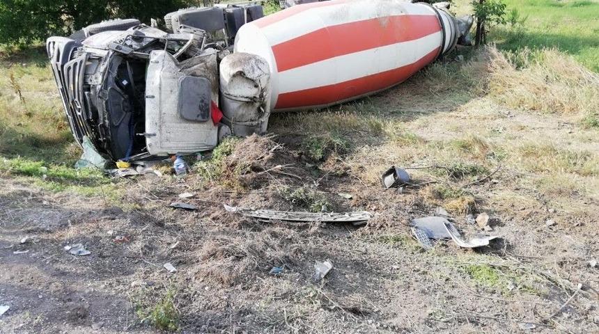 Beton Mikseri Devrildi: 2 Yaralı