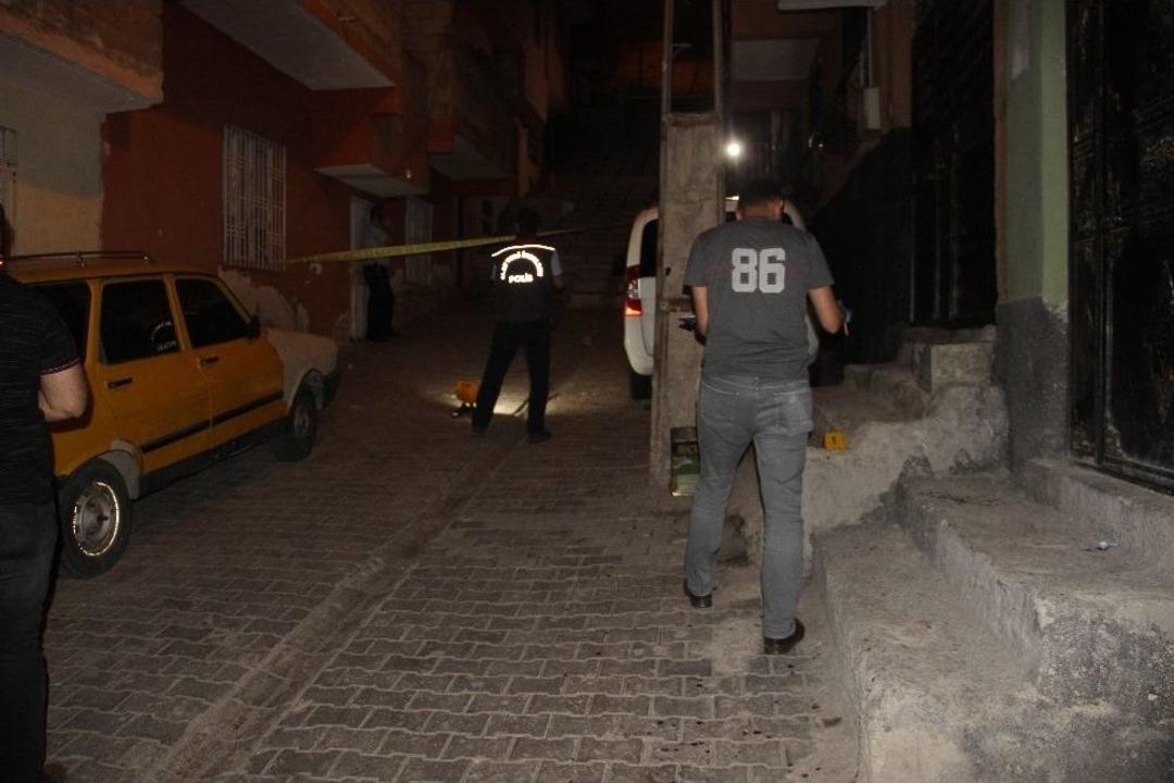 Park Yeri Kavgasında Silahlar Konuştu: 1&rsquo;i Polis 5 Yaralı
