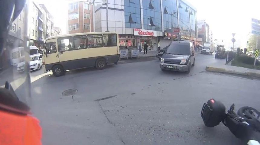 (&ouml;zel Haber) Ters D&ouml;n&uuml;ş Yapan Ara&ccedil; Motosiklete &Ccedil;arptı