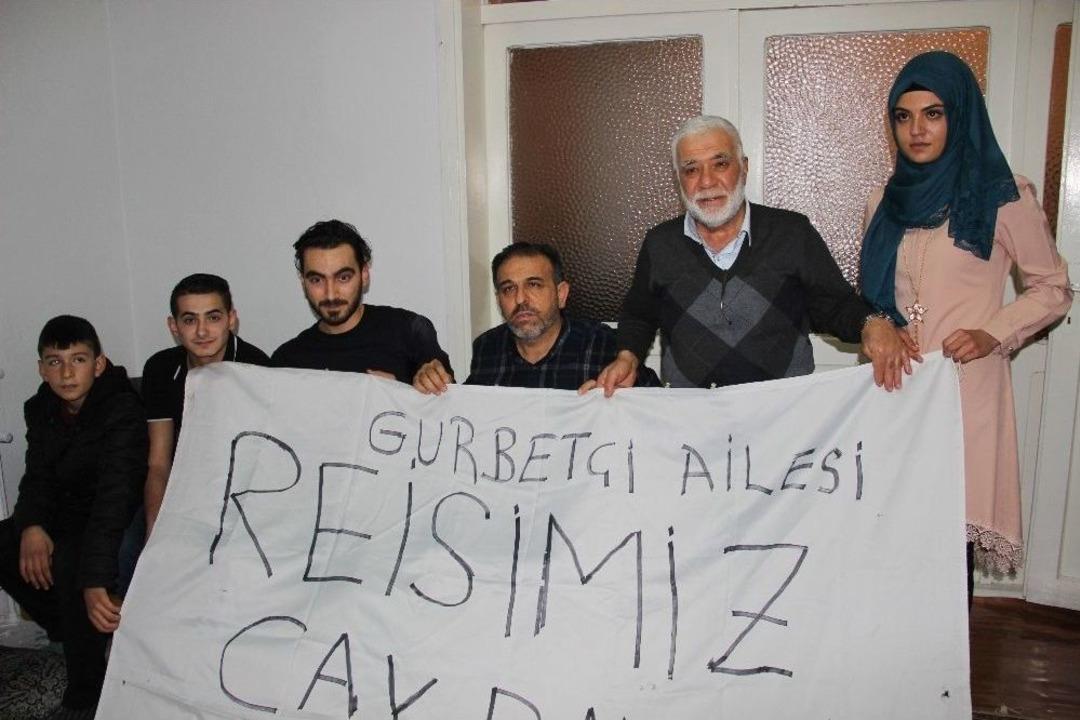 Cumhurbaşkanı Erdoğan, Gurbet&ccedil;i Aileyi Evinde Ziyaret Etti