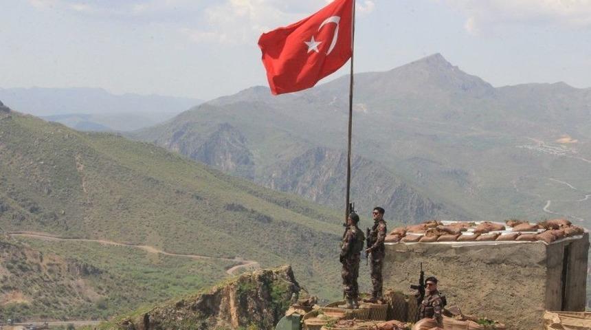 &Ouml;zel Harekat Polisleri Sınırda Kuş U&ccedil;urtmuyor