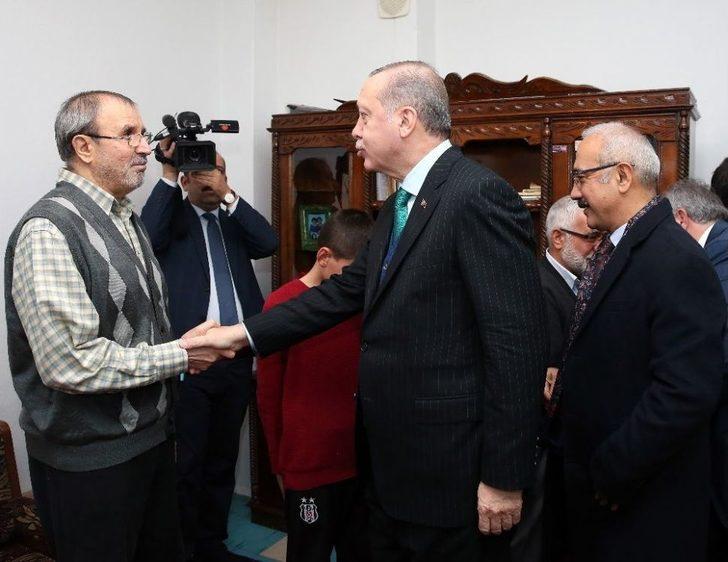 Cumhurbaşkanı Erdoğan, Gurbetçi Aileyi Evinde Ziyaret Etti G3